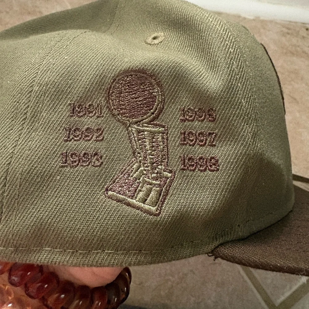 Men's New Era OSFM Olive Chicago Bulls 9FIFTY Snapback Hat with brown brim